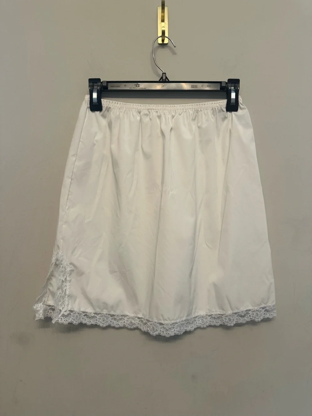 True Vintage 70’s Ohrbach’s White Lace Trim Short Half Slip Size Large - Picture 5 of 5